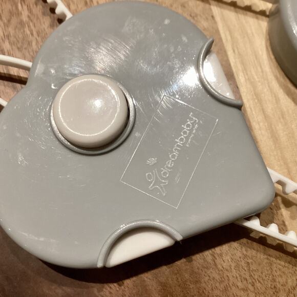 Dreambaby Gray Plastic Cabinet Flex Lock - Picture 2 of 4